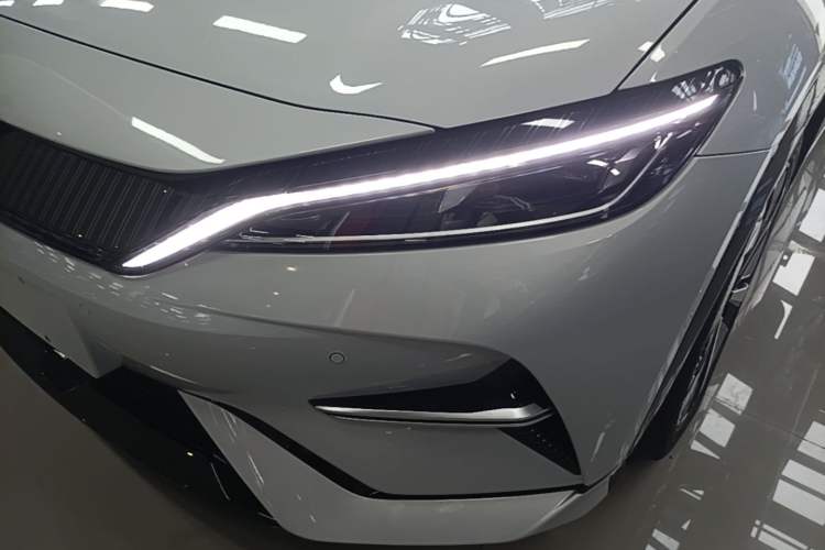 Used BYD Song L EV 2025 Intelligent Driving Version 662 km LiDAR Excellence Edition Left Front Headlight