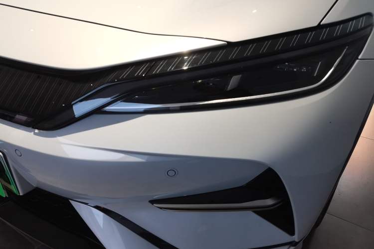 Used BYD Song L EV 2025 Intelligent Driving Version 602 km Range LiDAR-equipped All-Wheel-Drive Type Left Front Headlight