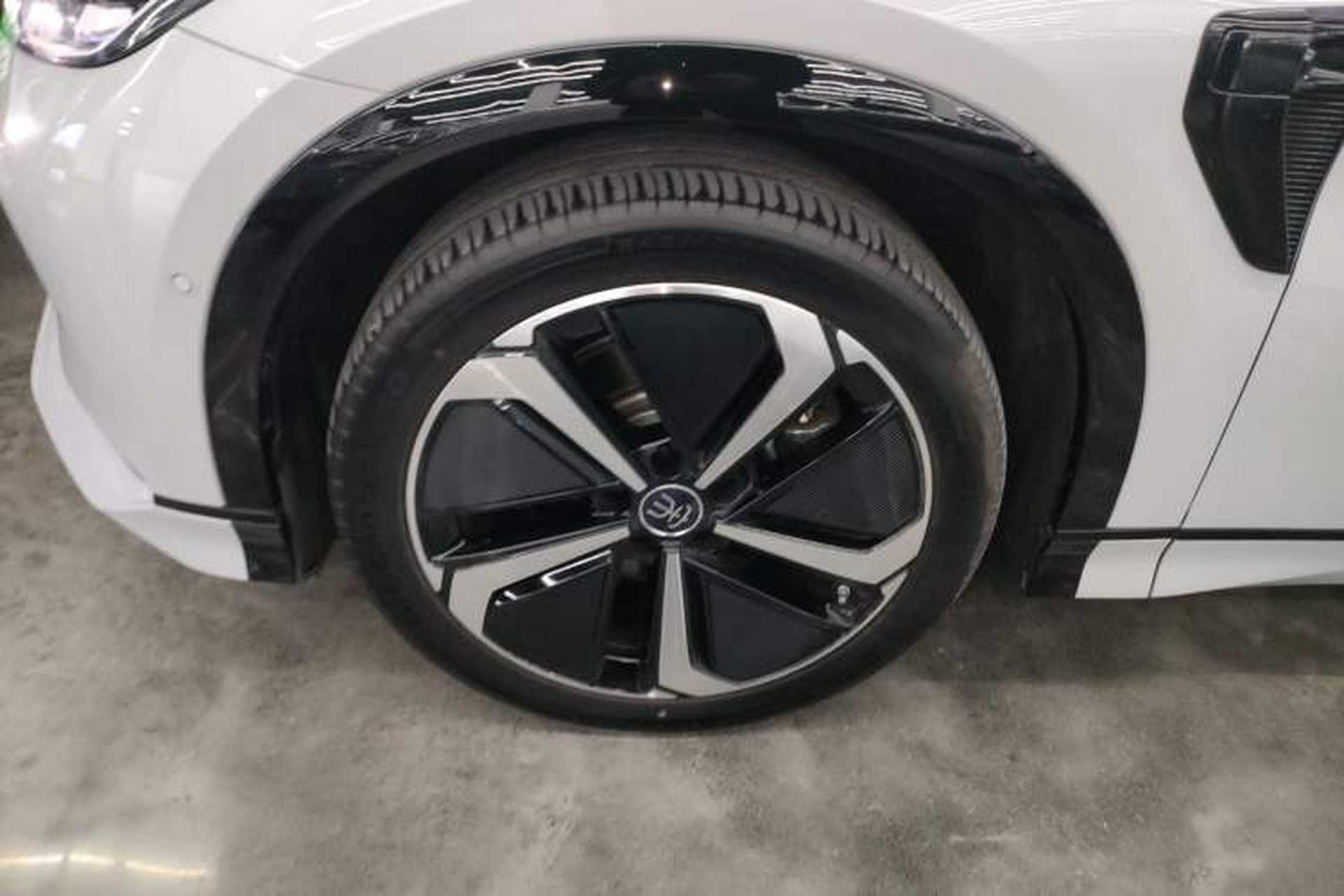 Used BYD Song L EV 2025 Intelligent Driving Version 662 km LiDAR Excellence Edition Left Front Wheel Hub