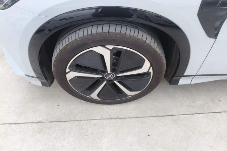 Used BYD Song L EV 2025 662 km Ultra-Range Version Left Front Wheel Hub