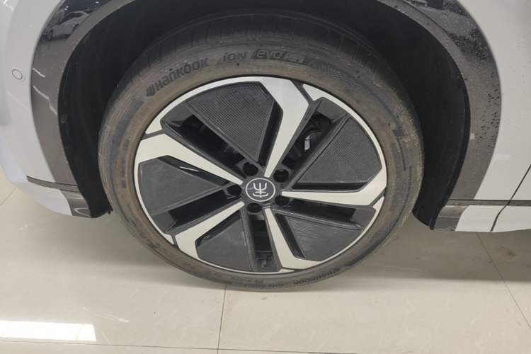 Used BYD Song L EV 2025 662 km Advanced Intelligent Driving Version Left Front Wheel Hub