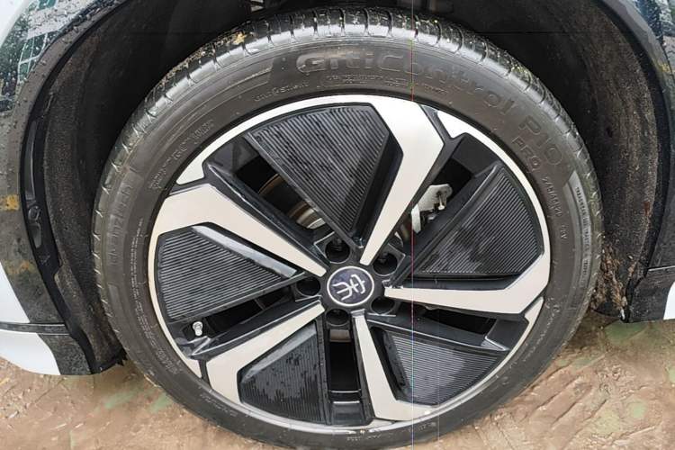 Used BYD Song L EV 2025 Intelligent Driving Version 662 km LiDAR Excellence Edition Left Front Wheel Hub