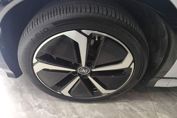 Used BYD Song L EV 2025 Intelligent Driving Version 662 km LiDAR Excellence Edition Left Front Wheel Hub