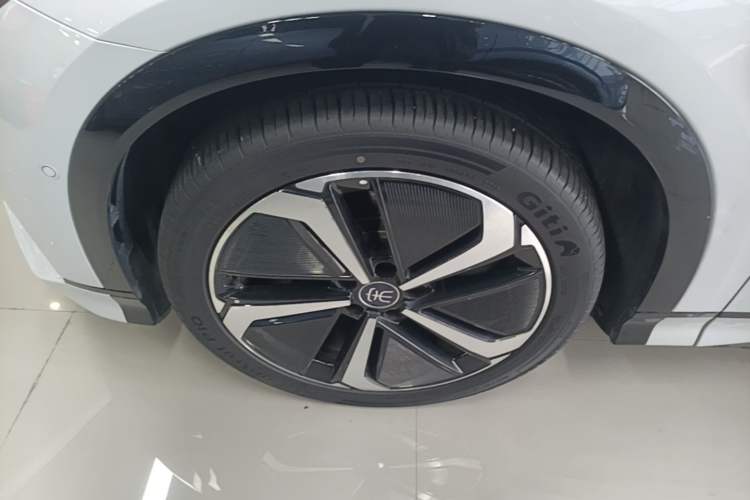 Used BYD Song L EV 2025 Intelligent Driving Version 662 km LiDAR Excellence Edition Left Front Wheel Hub