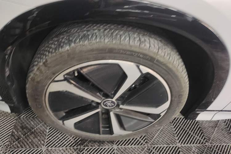 Used BYD Song L EV 2025 662 km Advanced Intelligent Driving Version Left Front Wheel Hub