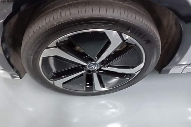 Used BYD Song L EV 2025 Intelligent Driving Version 662 km LiDAR Excellence Edition Left Front Wheel Hub