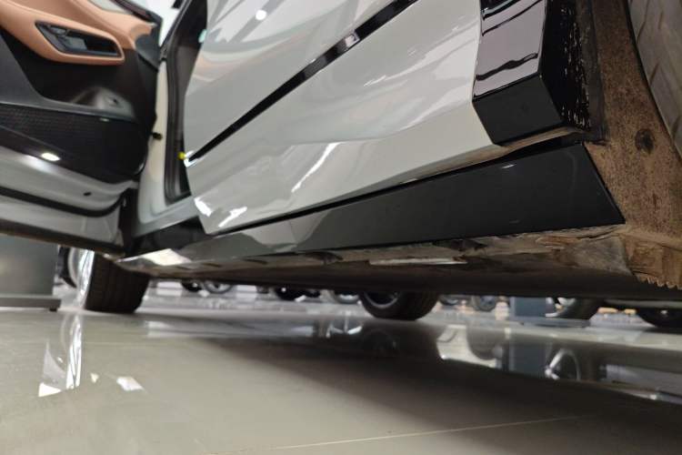 Used BYD Song L EV 2025 662 km Ultra-Range Version Left Side Sill