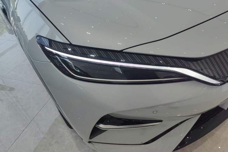 Used BYD Song L EV 2025 662 km Advanced Intelligent Driving Version Right Front Headlight