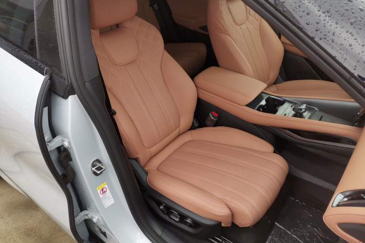 Used BYD Song L EV 2025 550 km Excellence Version Right Front Seat