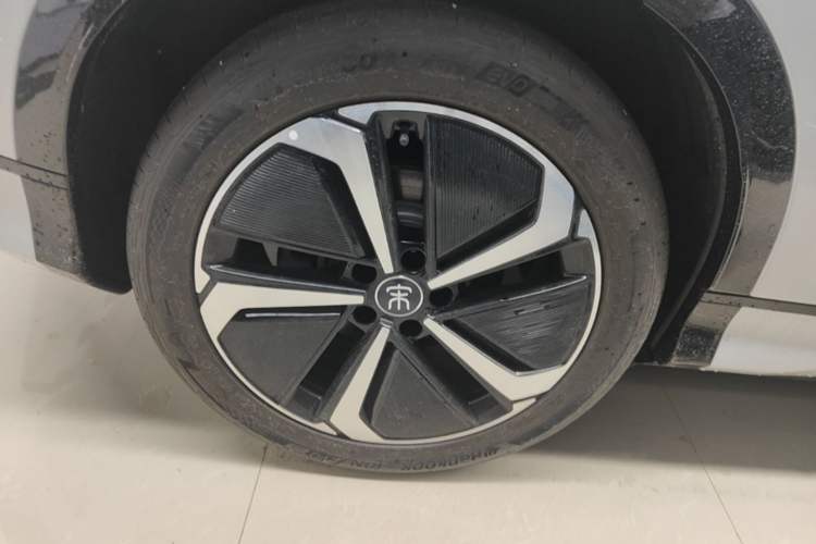 Used BYD Song L EV 2025 662 km Advanced Intelligent Driving Version Right Rear Wheel Hub