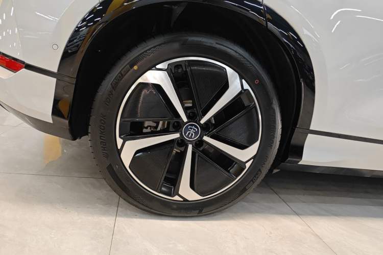 Used BYD Song L EV 2025 662 km Advanced Intelligent Driving Version Right Rear Wheel Hub