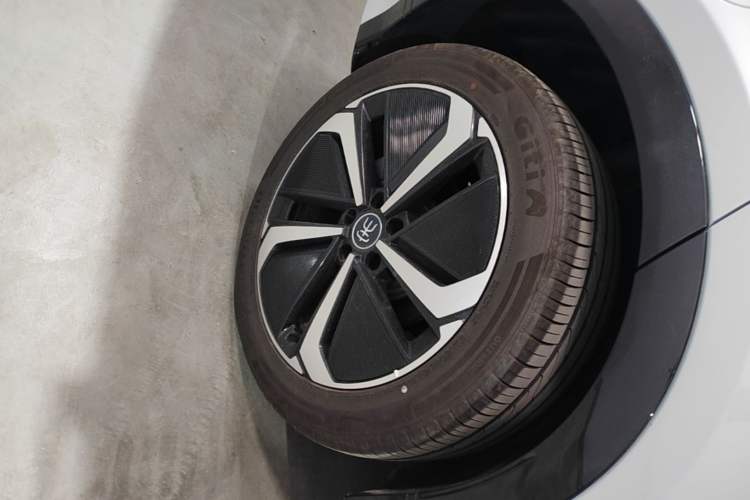 Used BYD Song L EV 2025 Intelligent Driving Version 662 km LiDAR Excellence Edition Right Rear Wheel Hub