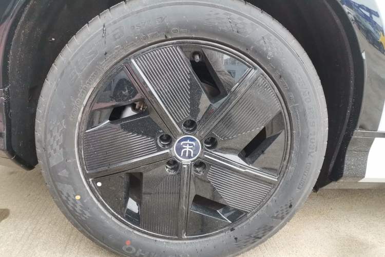 Used BYD Song L EV 2025 550 km Excellence Version Right Rear Wheel Hub