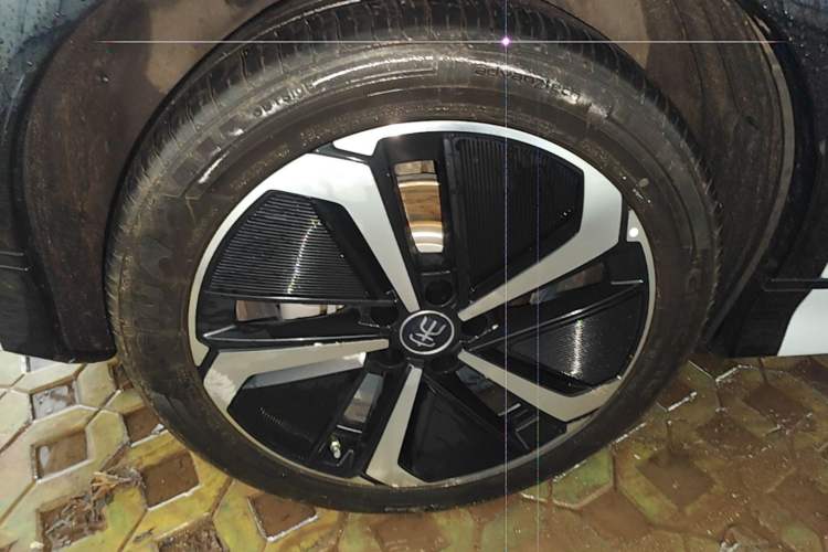 Used BYD Song L EV 2025 Intelligent Driving Version 662 km LiDAR Excellence Edition Right Rear Wheel Hub