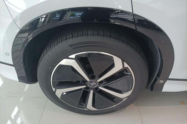 Used BYD Song L EV 2025 Intelligent Driving Version 662 km LiDAR Excellence Edition Right Rear Wheel Hub