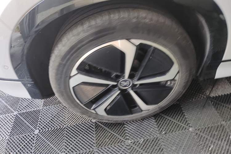 Used BYD Song L EV 2025 662 km Advanced Intelligent Driving Version Right Rear Wheel Hub
