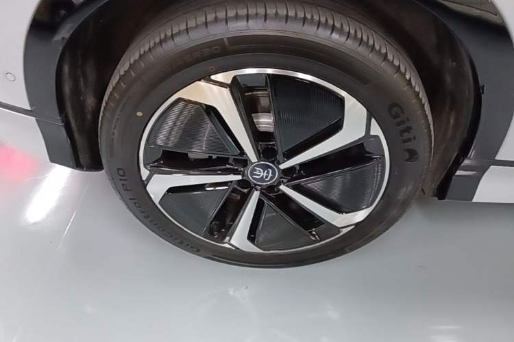 Used BYD Song L EV 2025 Intelligent Driving Version 662 km LiDAR Excellence Edition Right Rear Wheel Hub