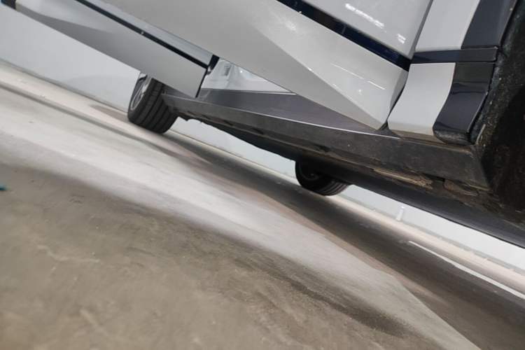 Used BYD Song L EV 2025 Intelligent Driving Version 662 km LiDAR Excellence Edition Right Side Sill