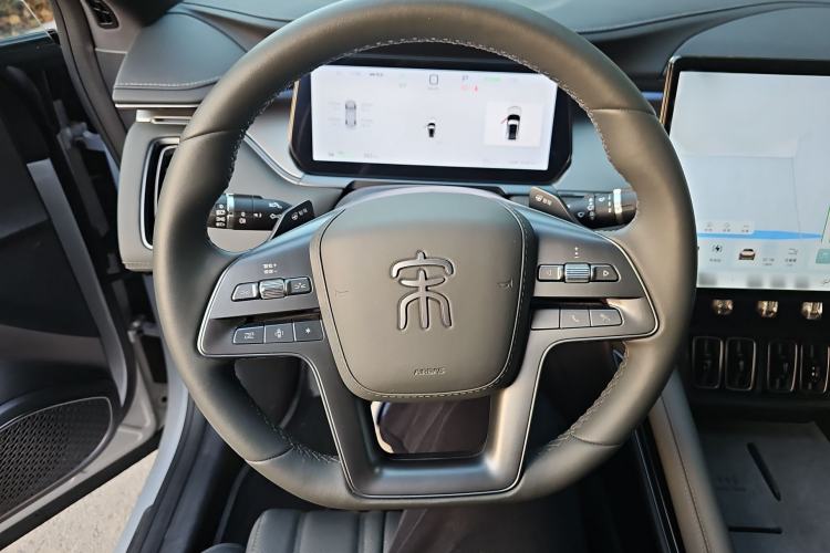 Used BYD Song L EV 2025 Intelligent Driving Version 662 km LiDAR Excellence Edition Steering Wheel