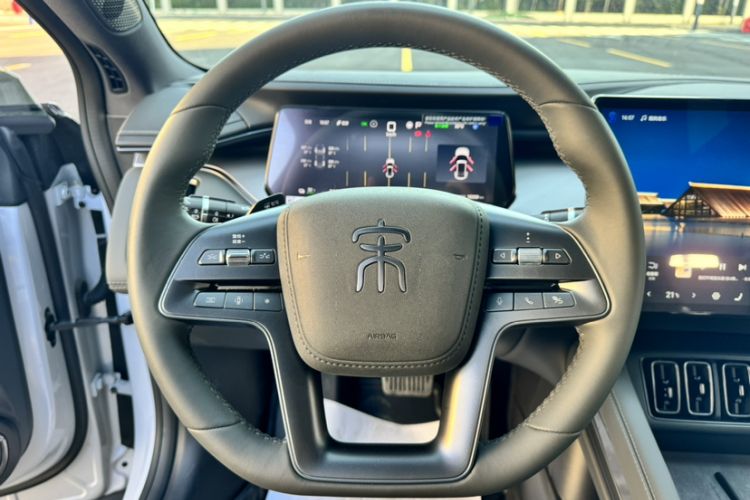 Used BYD Song L EV 2025 Intelligent Driving Version 662 km Beyond-Range Edition Steering Wheel