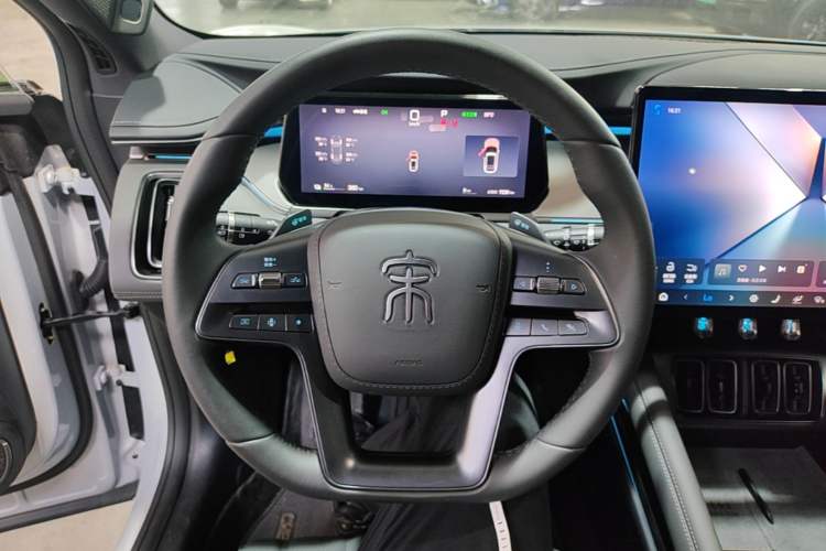 Used BYD Song L EV 2025 Intelligent Driving Version 662 km LiDAR Excellence Edition Steering Wheel