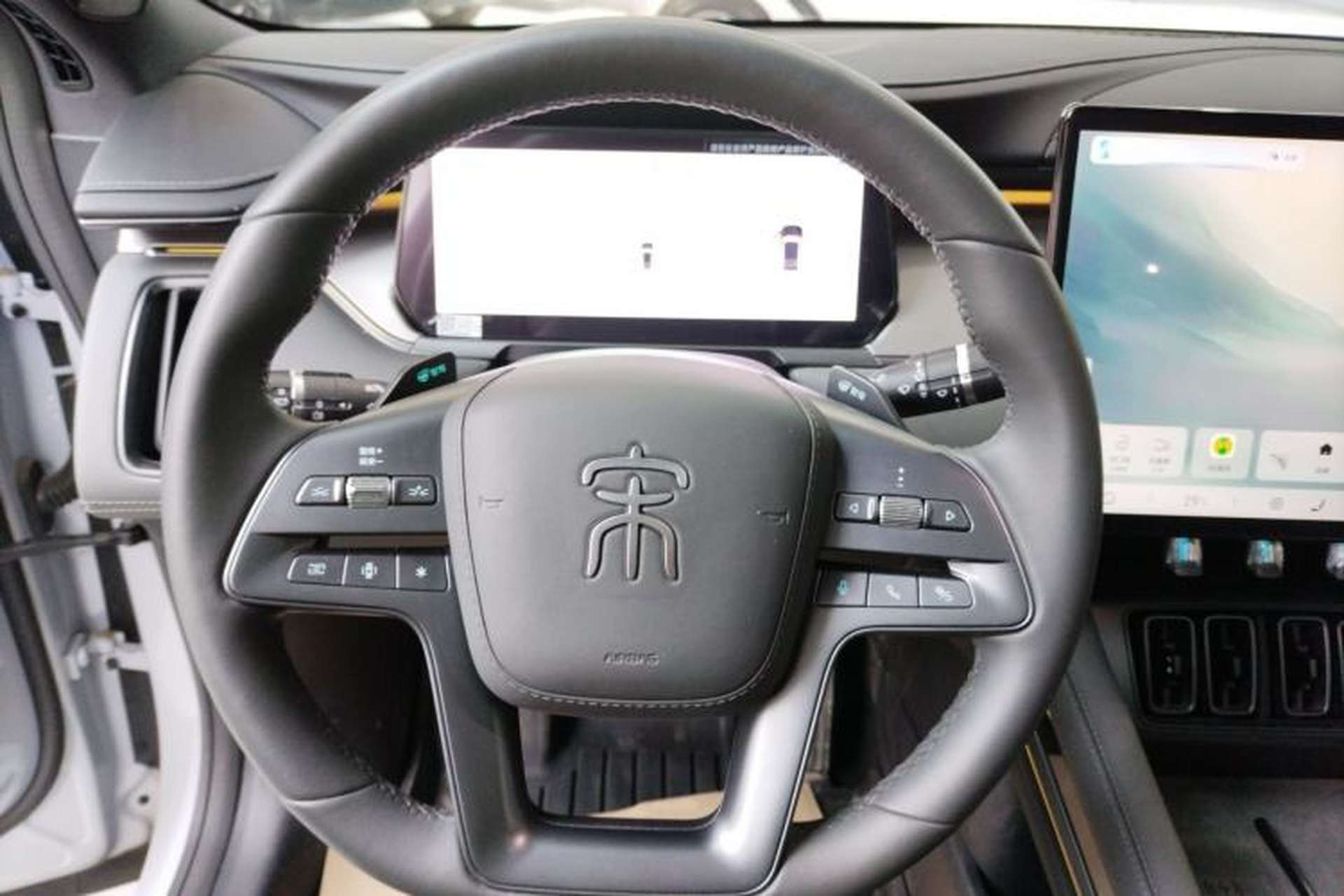 Used BYD Song L EV 2025 Intelligent Driving Version 662 km LiDAR Excellence Edition Steering Wheel