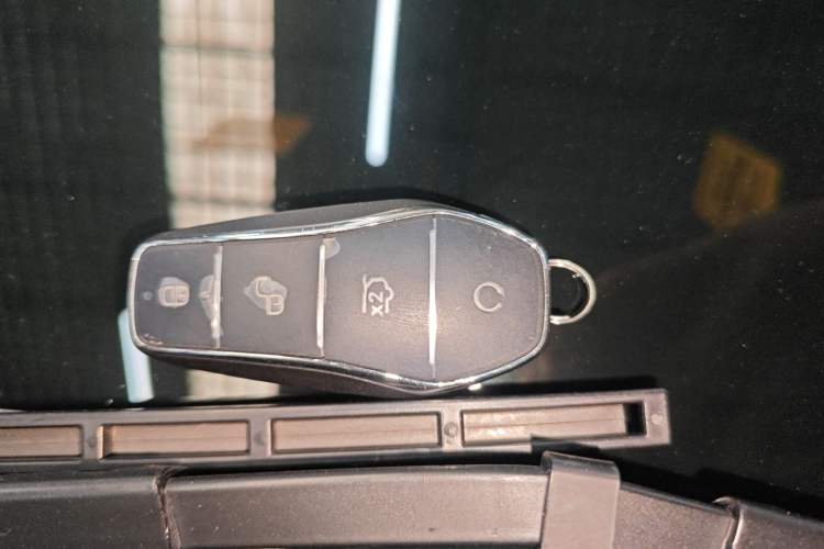 Used BYD Song L EV 2025 662 km Advanced Intelligent Driving Version Vehicle Key