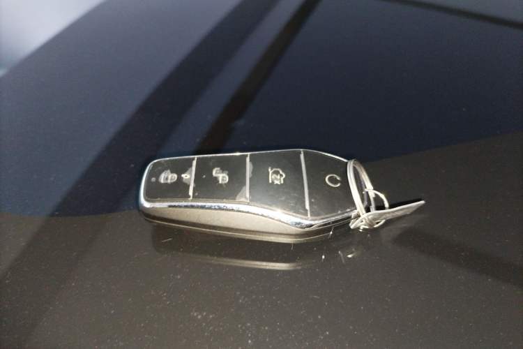Used BYD Song L EV 2025 Intelligent Driving Version 662 km LiDAR Excellence Edition Vehicle Key