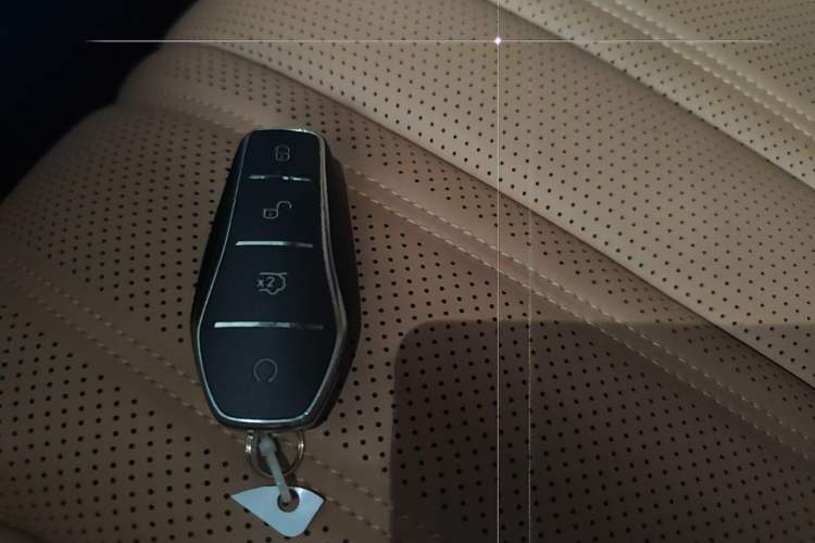 Used BYD Song L EV 2025 Intelligent Driving Version 662 km LiDAR Excellence Edition Vehicle Key