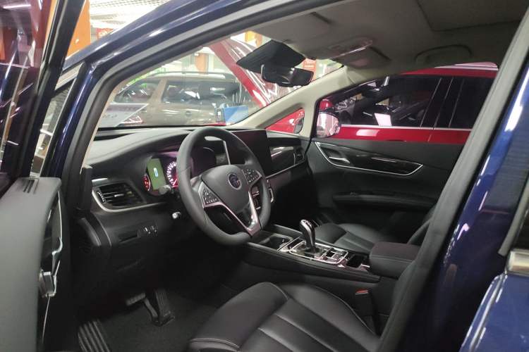 Used BYD Song MAX 2019 1.5T Automatic SmartConnect ZhiLian RuiDong Edition with 6 Seats China VI Standard Interior 2