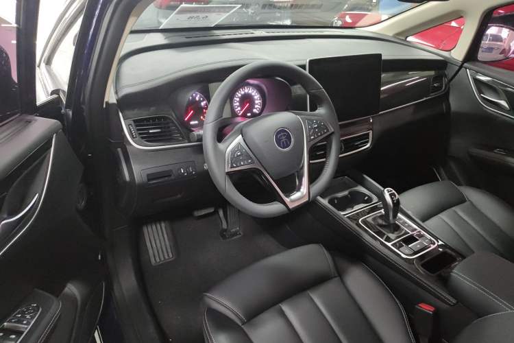 Used BYD Song MAX 2019 1.5T Automatic SmartConnect ZhiLian RuiDong Edition with 6 Seats China VI Standard Interior 3