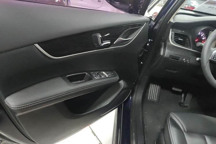 Used BYD Song MAX 2019 1.5T Automatic SmartConnect ZhiLian RuiDong Edition with 6 Seats China VI Standard Interior 4