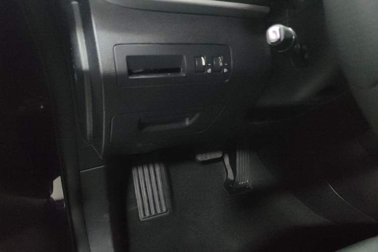 Used BYD Song MAX 2019 1.5T Automatic SmartConnect ZhiLian RuiDong Edition with 6 Seats China VI Standard Interior 5