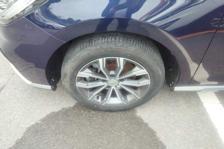 Used BYD Song MAX 2021 Upgraded Model 1.5T Automatic Luxury 6-Seater Left Front Wheel Hub