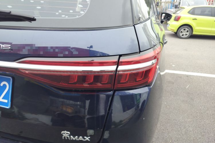 Used BYD Song MAX 2021 Upgraded Model 1.5T Automatic Luxury 6-Seater Right Rear Taillight