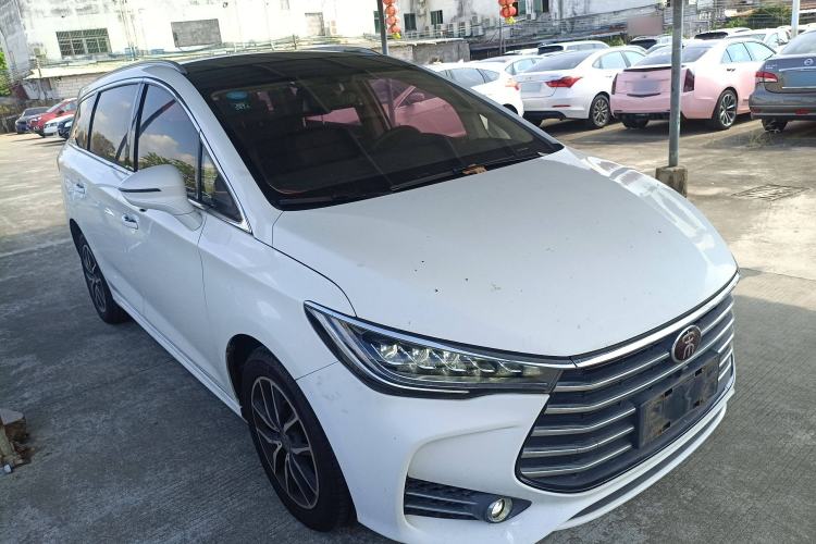 Used BYD Song MAX 2018 1.5T Automatic Smart Connect Elite Model with 6 Seats Front Right 45 Deg