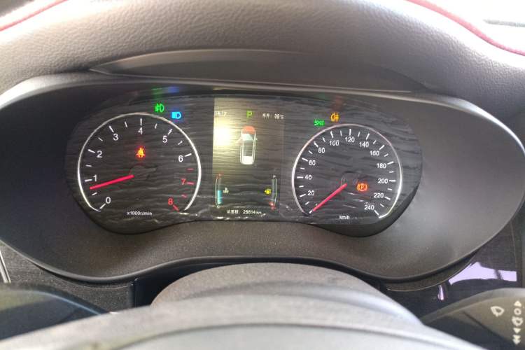 Used BYD Song MAX 2018 1.5T Automatic Smart Connect Elite Model with 6 Seats Instrument Cluster