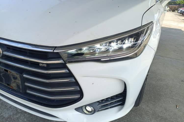 Used BYD Song MAX 2018 1.5T Automatic Smart Connect Elite Model with 6 Seats Left Front Headlight