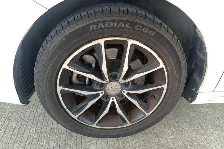 Used BYD Song MAX 2018 1.5T Automatic Smart Connect Elite Model with 6 Seats Left Front Wheel Hub