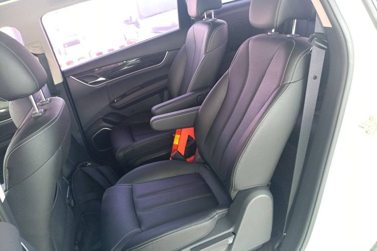 Used BYD Song MAX 2018 1.5T Automatic Smart Connect Elite Model with 6 Seats Left Rear Seat