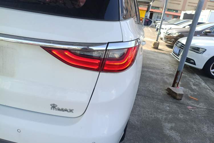 Used BYD Song MAX 2018 1.5T Automatic Smart Connect Elite Model with 6 Seats Right Rear Taillight