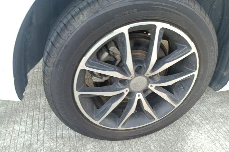 Used BYD Song MAX 2018 1.5T Automatic Smart Connect Elite Model with 6 Seats Right Rear Wheel Hub