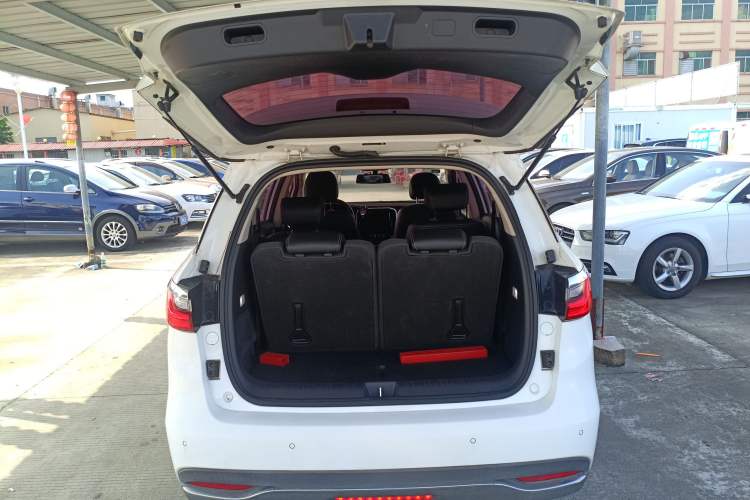 Used BYD Song MAX 2018 1.5T Automatic Smart Connect Elite Model with 6 Seats Trunk