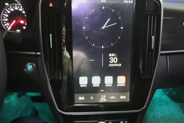 Used BYD Song MAX 2017 1.5T Automatic Smart Connect Prestige 7-Seater Audio And AC Panel