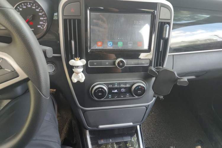 Used BYD Song MAX 2017 1.5T Manual Smart Connect Luxury 7-Seater Audio And AC Panel