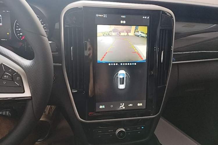 Used BYD Song MAX 2017 1.5T Automatic Smart Connect Elite 7-Seater Audio And AC Panel