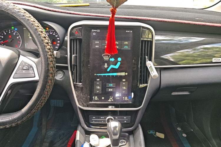 Used BYD Song MAX 2017 1.5T Automatic Smart Connect Elite 7-Seater Audio And AC Panel