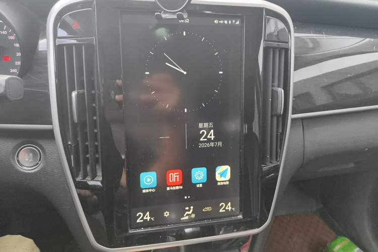 Used BYD Song MAX 2017 1.5T Automatic Smart Connect Luxury 7-Seater Audio And AC Panel