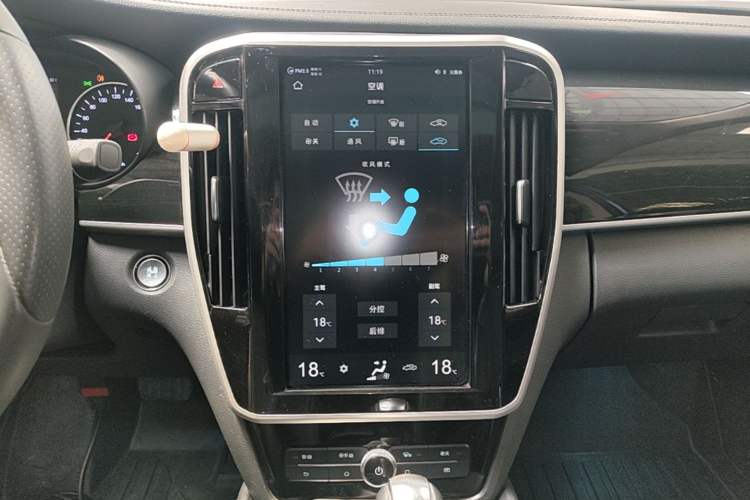 Used BYD Song MAX 2017 1.5T Automatic Smart Connect Elite 7-Seater Audio And AC Panel