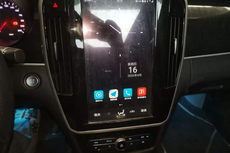 Used BYD Song MAX 2017 1.5T Automatic Smart Connect Elite 7-Seater Audio And AC Panel